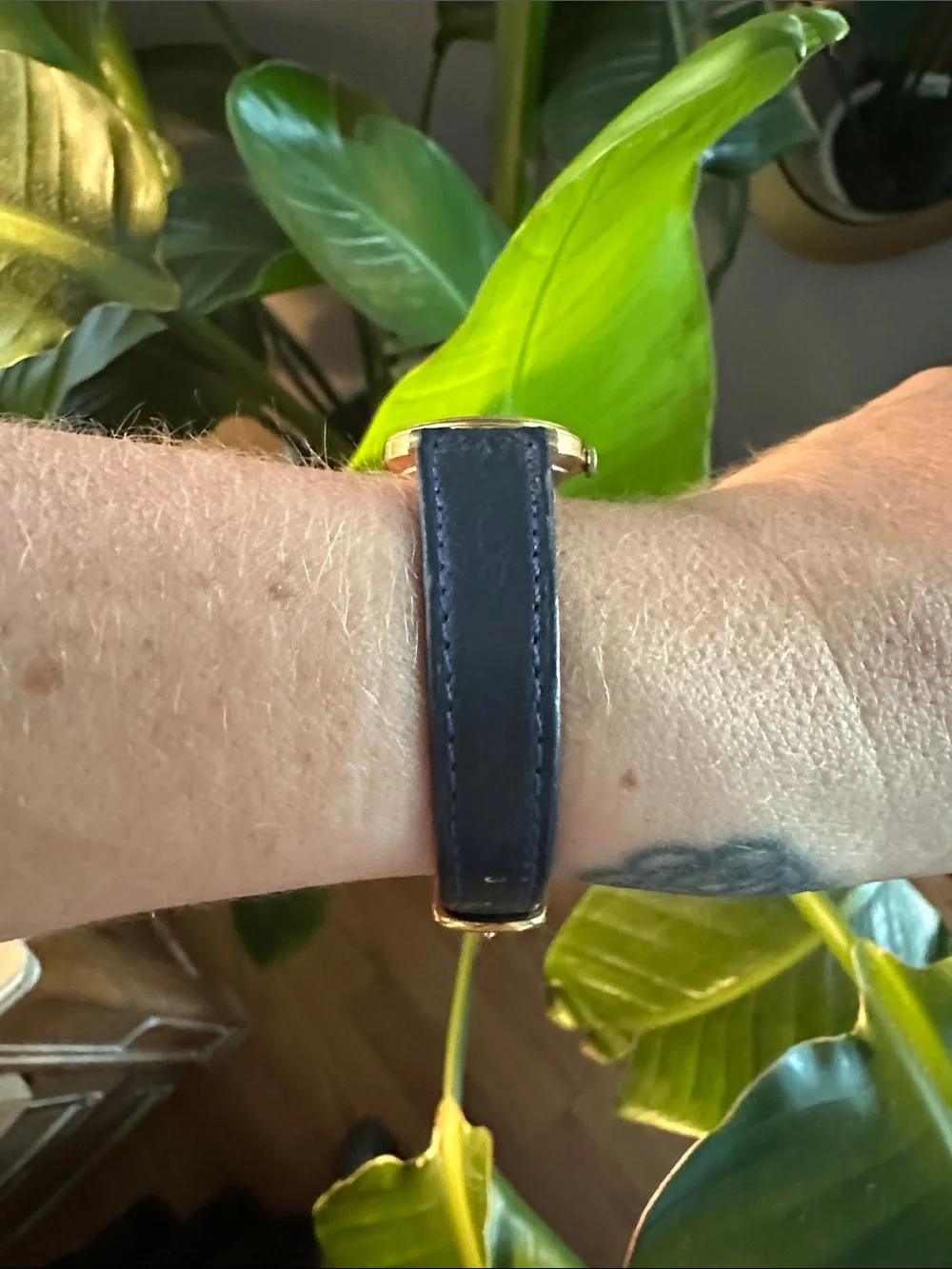 1990 Vintage Seiko Arabic Dress Watch with Navy Leather Band  display picture 3